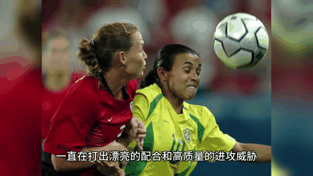 巴西女足球员飒爽登场，赢得观众掌声的简单介绍