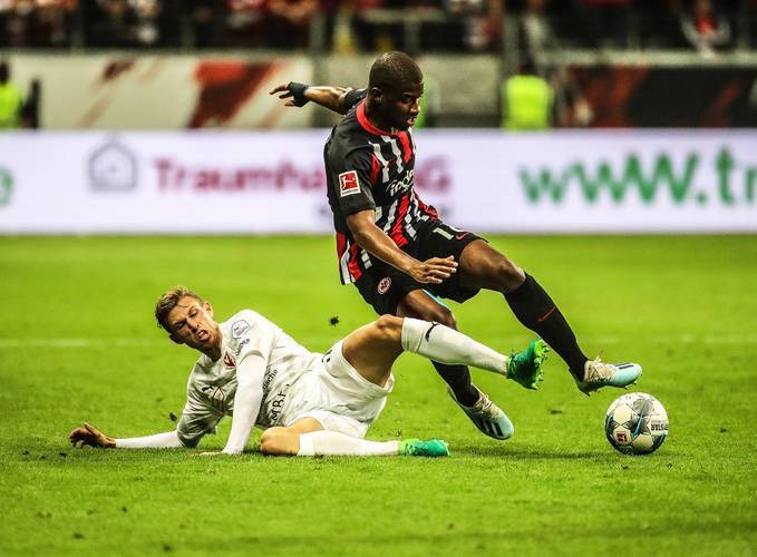 关于勒沃库森在客场比赛中力克对手，取得宝贵三分的信息