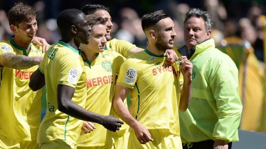 包含马赛主场大胜，主帅战术妙传带队获得轻松胜利的词条