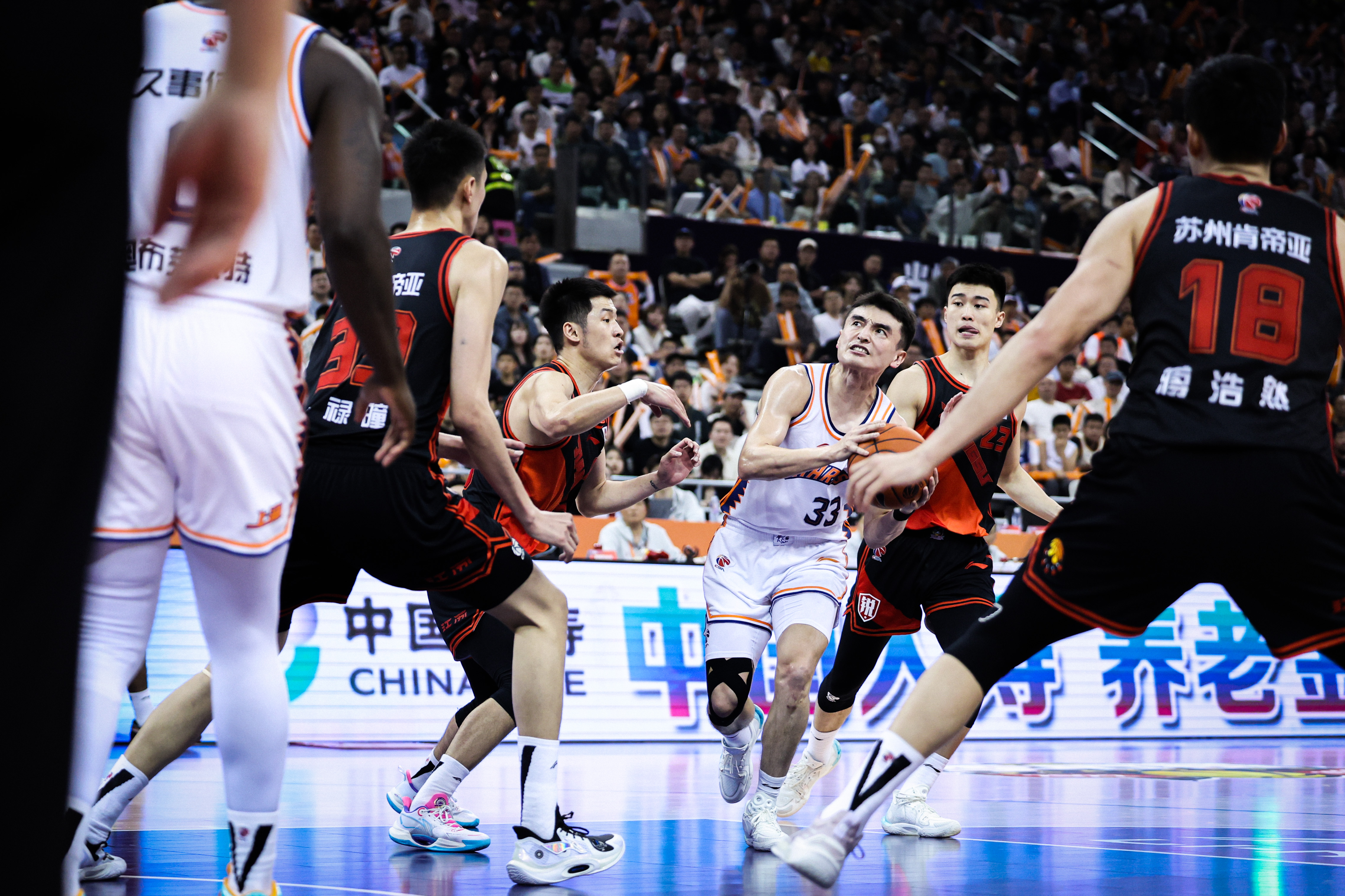 精彩比赛中,球员发挥出色,取得胜利 精彩比赛中,球员发挥出色,取得胜利