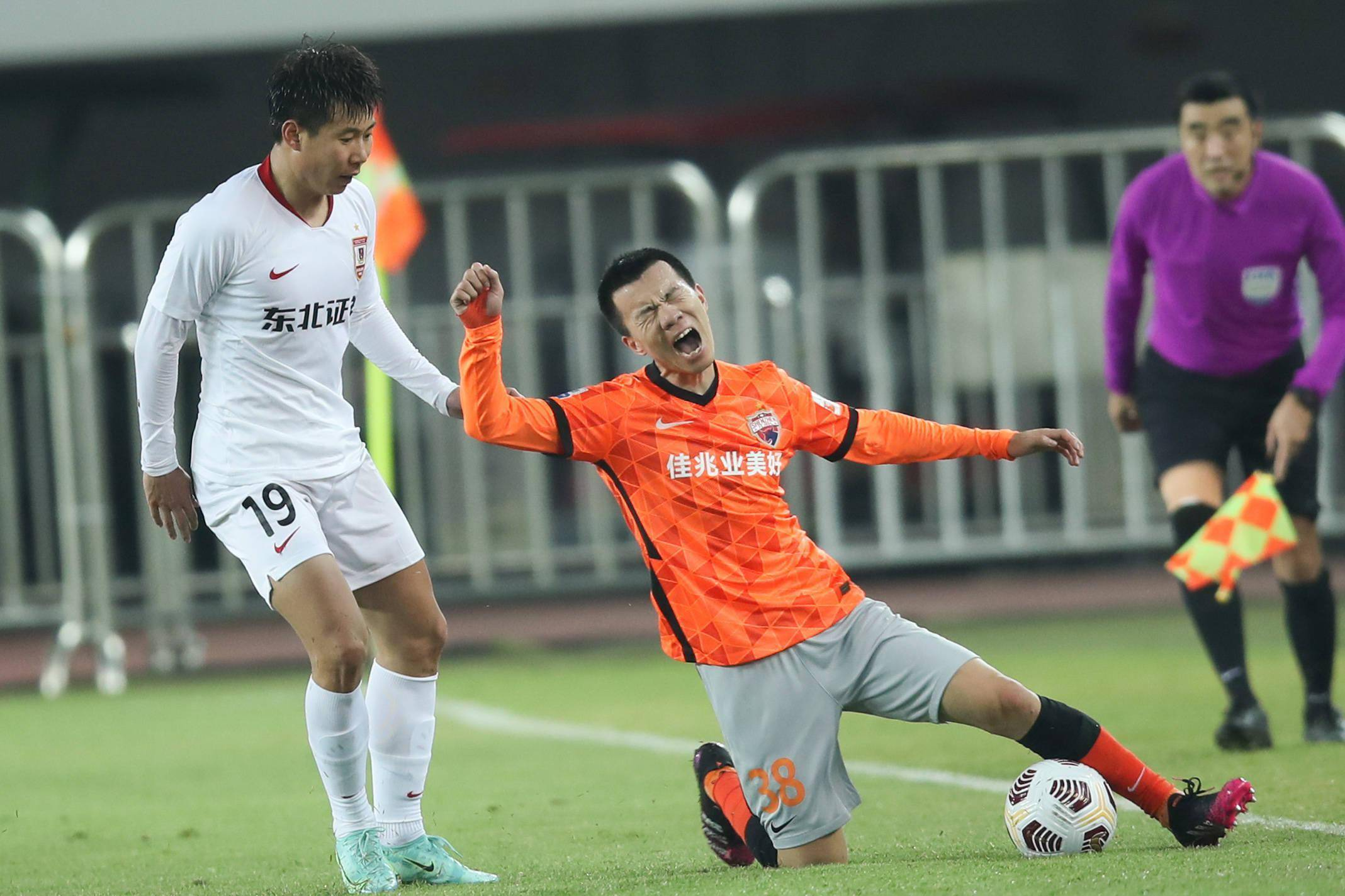 关于长春亚泰客场-逆转成都谢菲联，力挫强敌的信息