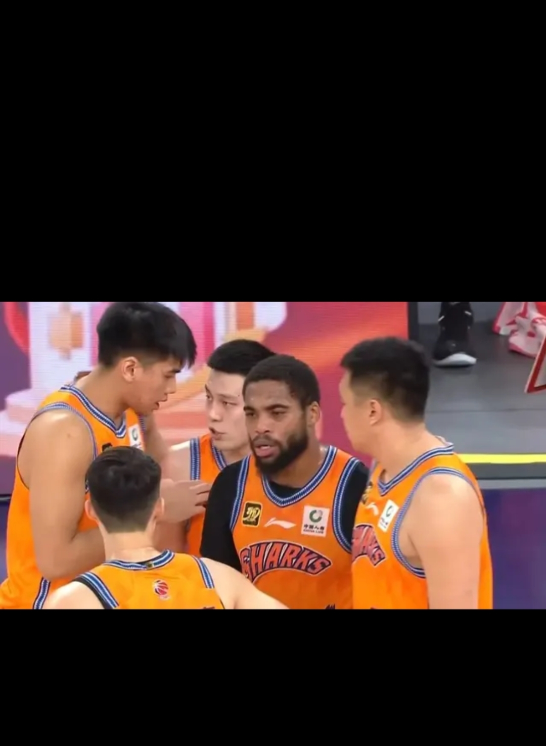 关于上海队惨遭逆转败，主场失利，球迷失望的信息