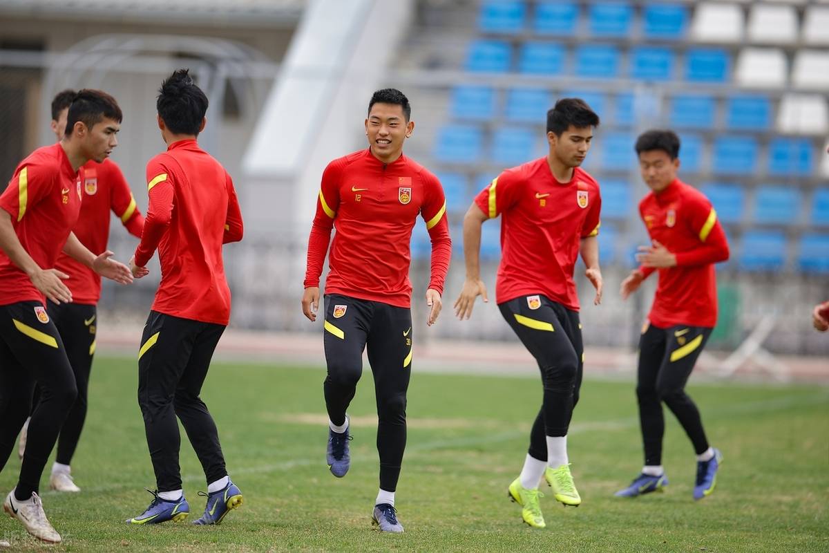 国内足球聚焦体坛热议本土球队崭露头角的简单介绍