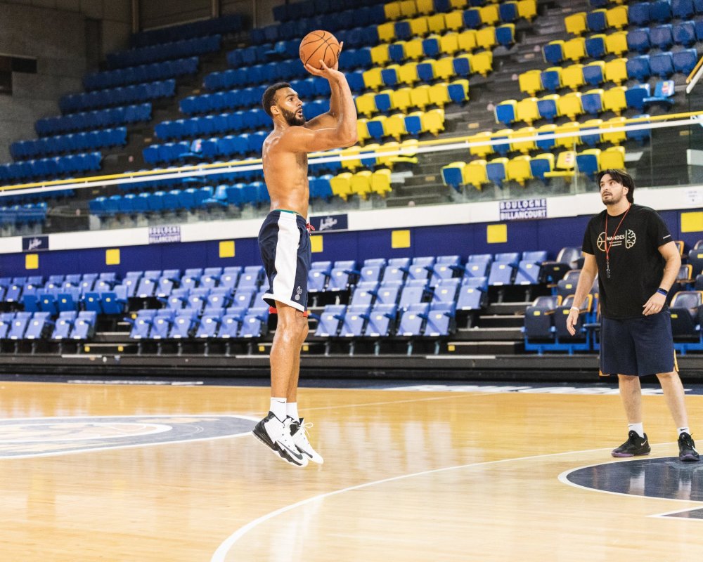 包含爵士队新援表现抢眼,引起球迷热议的词条 包含爵士队新援表现抢眼,引起球迷热议的词条