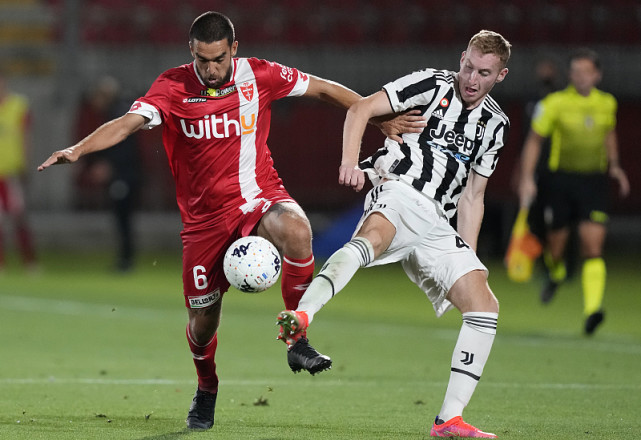 尤文图斯再度胜出，冠军宝座紧握不放的简单介绍