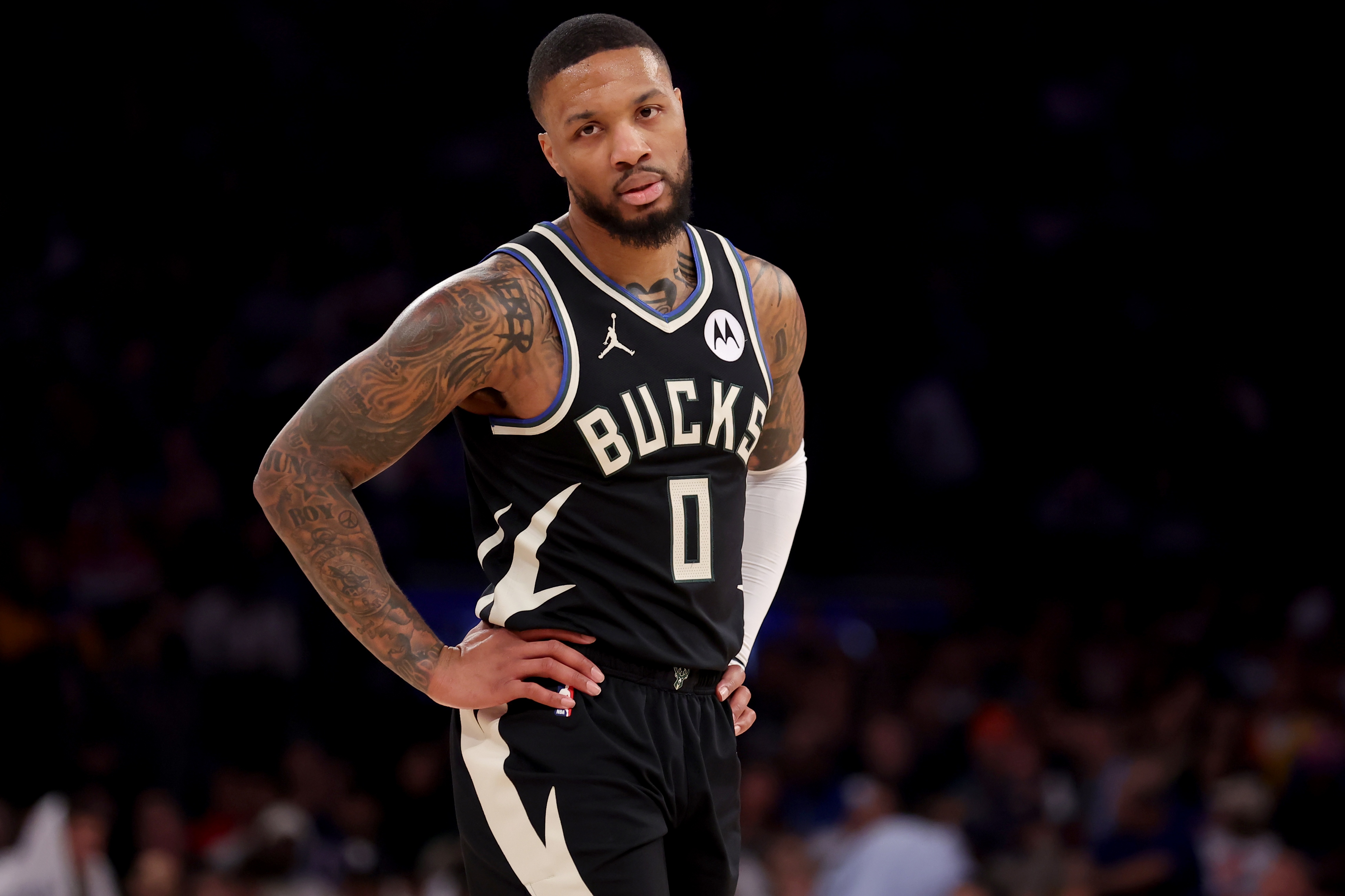 雄鹿队继续保持不败战绩,实力备受称赞 雄鹿队继续保持不败战绩,实力备受称赞