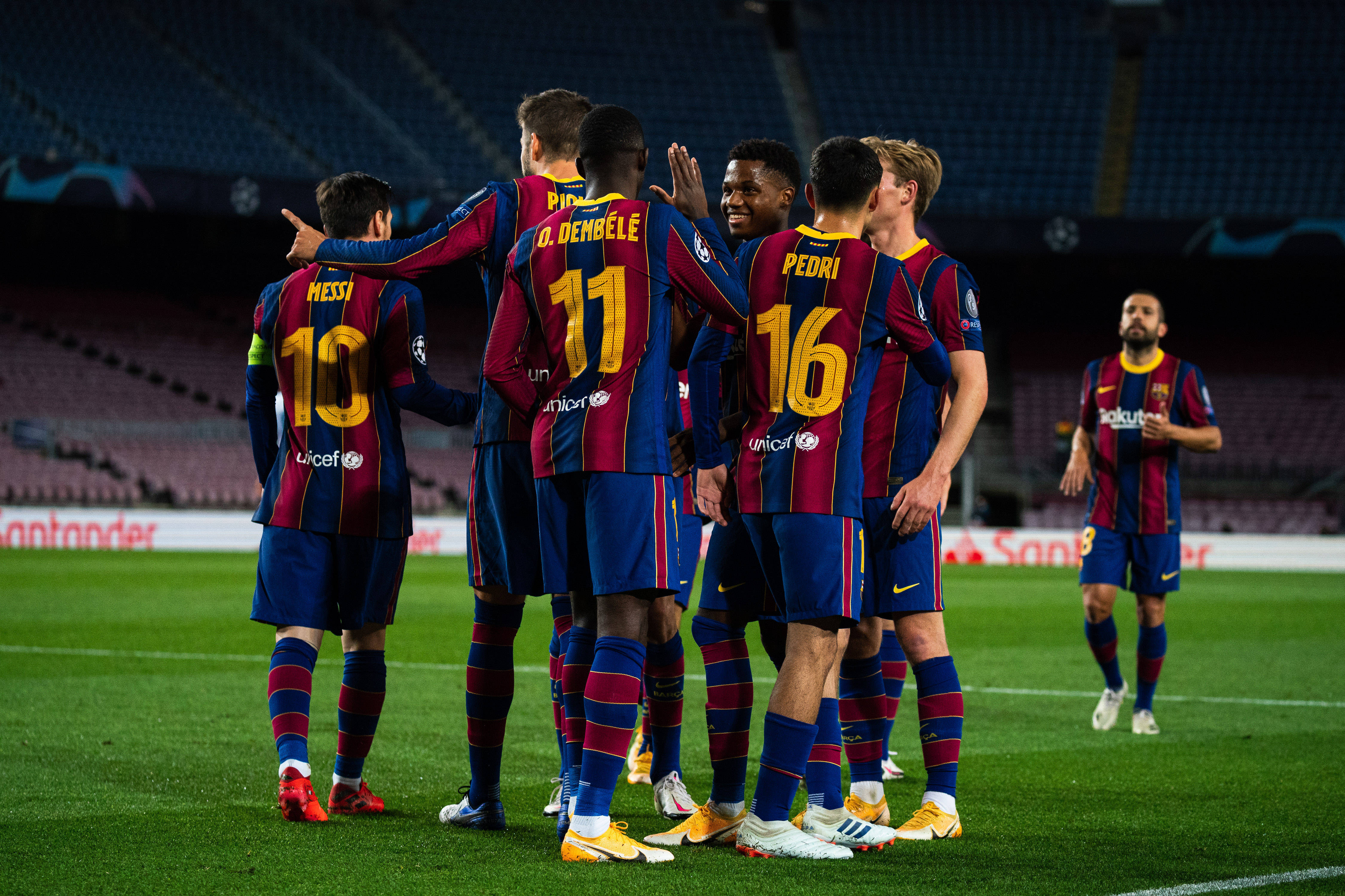 西班牙队在欧预赛中以一球之差战胜希腊