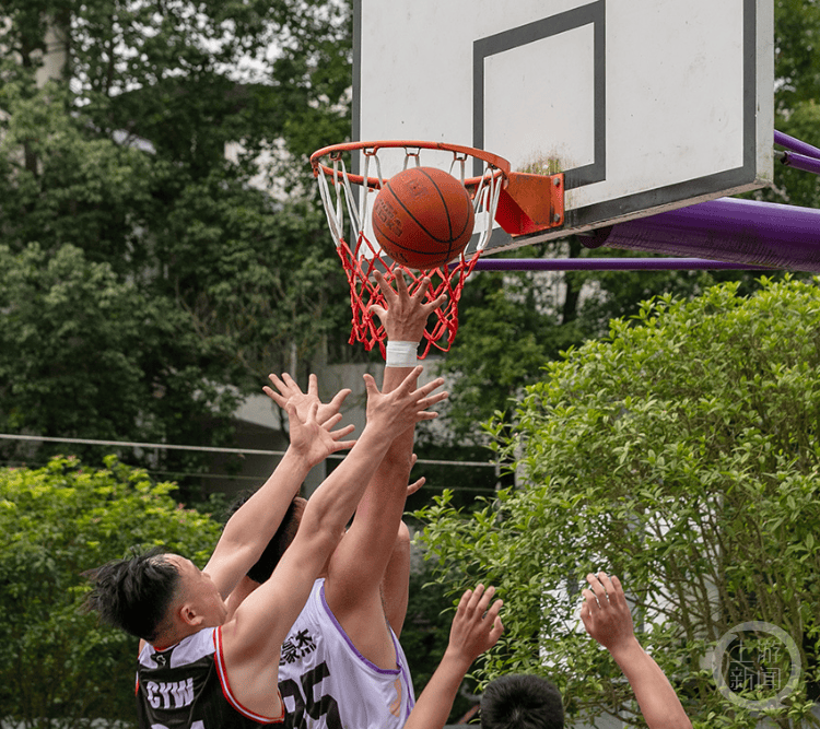 本周末的篮球比赛备受期待,谁将笑到最后? 本周末的篮球比赛备受期待,谁将笑到最后?