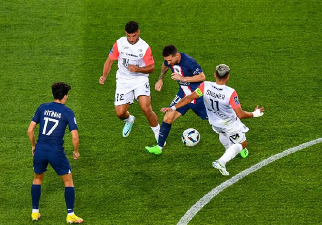 冷酷一击!对手精准进球得分 冷酷一击!对手精准进球得分