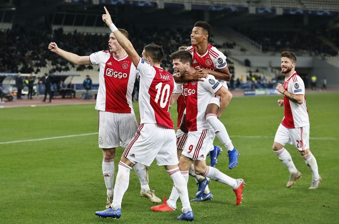 阿贾克斯挫败巴萨,惊险晋级 阿贾克斯挫败巴萨,惊险晋级