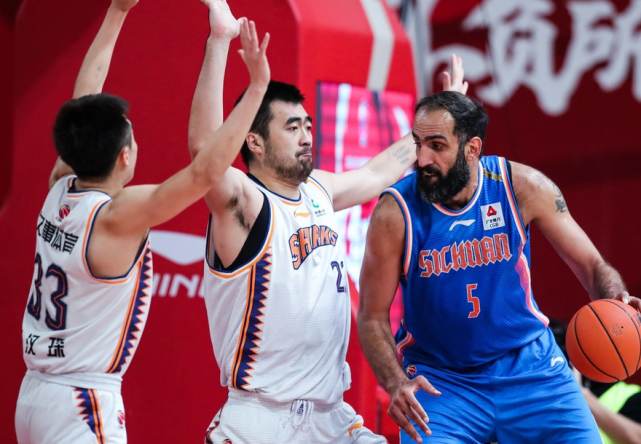 深圳大鲨鱼力克对手,实现五连胜的简单介绍 深圳大鲨鱼力克对手,实现五连胜的简单介绍